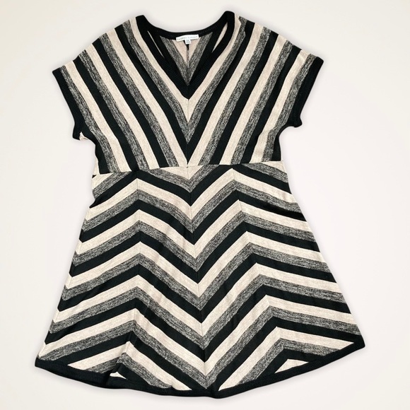Sandra Darren Chevron Knit Sweater Sweater Dress Size PM Black Tan - Picture 1 of 6